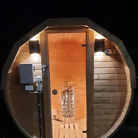 بيت للعطل Dziwna Polnische Ostsee Mit Sauna Und Jakuzzi 2 Meter Hoher Zaun Haustiere Herzlich Willkommen Sieroslaw (Kamien)