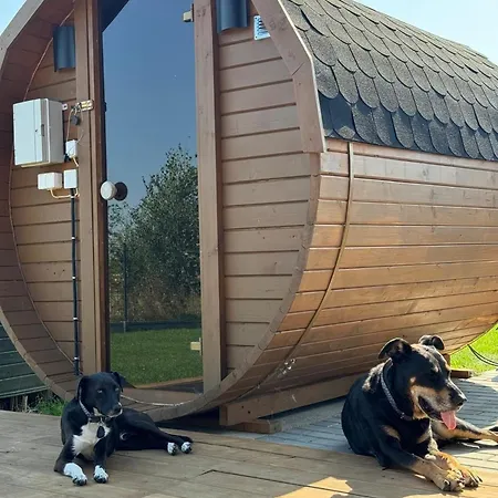 بيت للعطل Dziwna Polnische Ostsee Mit Sauna Und Jakuzzi 2 Meter Hoher Zaun Haustiere Herzlich Willkommen Sieroslaw (Kamien)